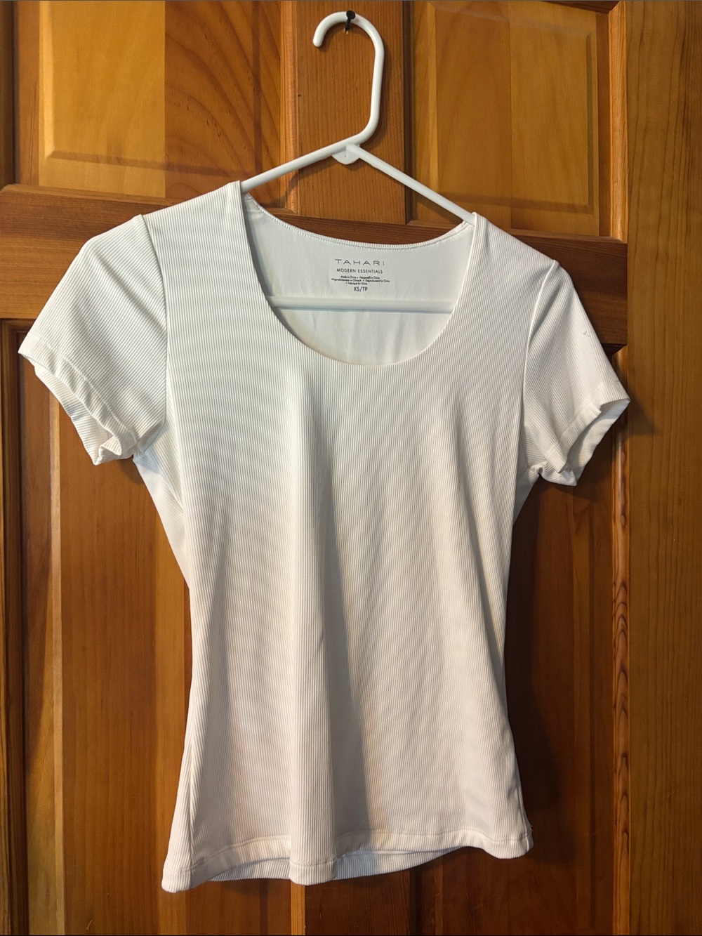 Tahari White Ribbed Scoop Neck Short Sleeve Tee